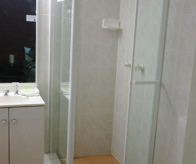 Hampton Court Apartments