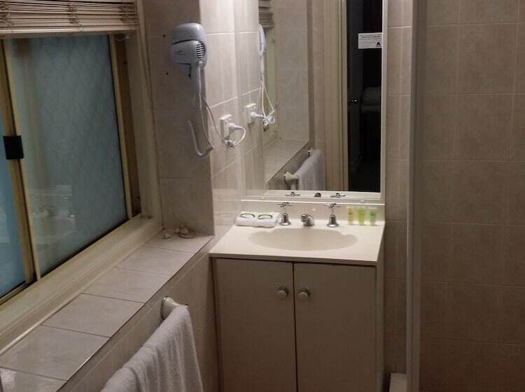 Hampton Court Apartments