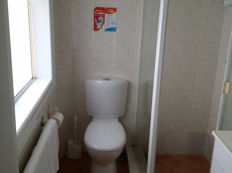 Hampton Court Apartments