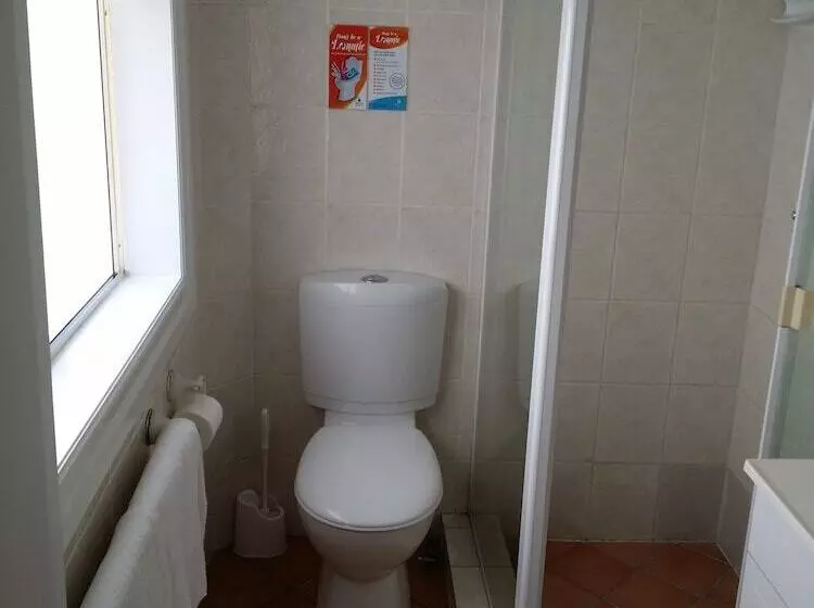 Hampton Court Apartments