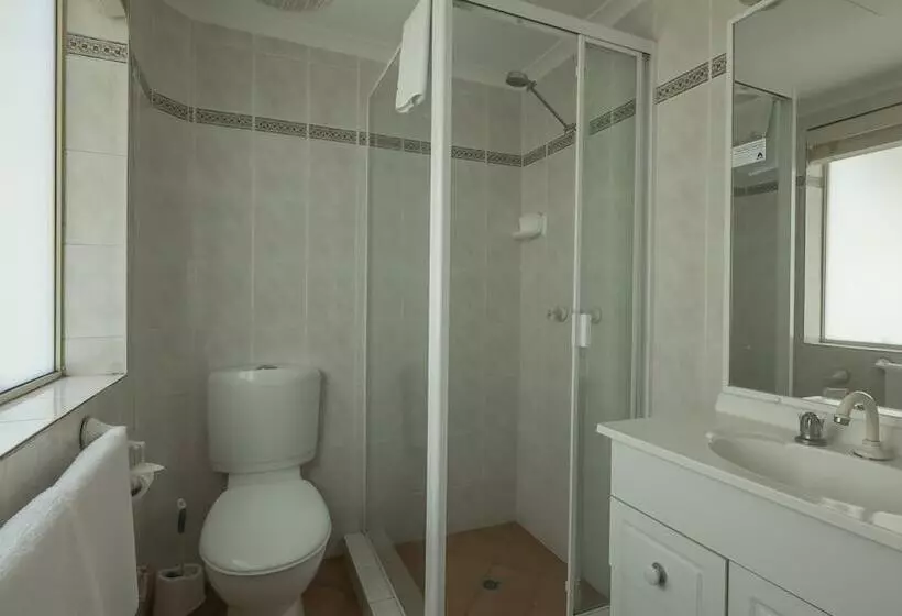 Hampton Court Apartments