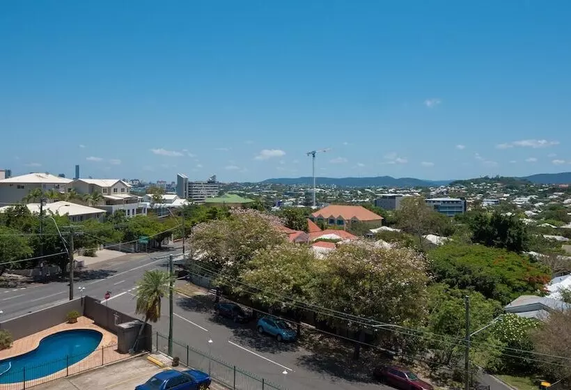 Hampton Court Apartments