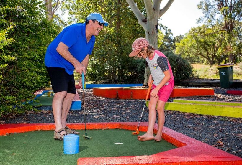 Hotel Big4 Happy Hallidays