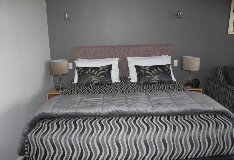 モーテル Edgewater Motor Lodge