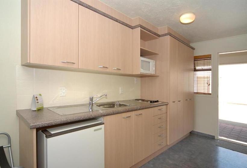 モーテル Edgewater Motor Lodge