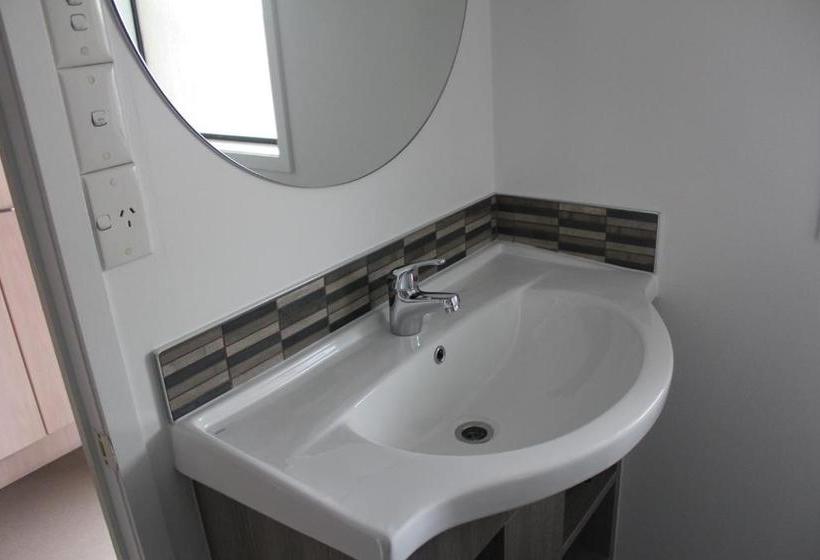 モーテル Edgewater Motor Lodge