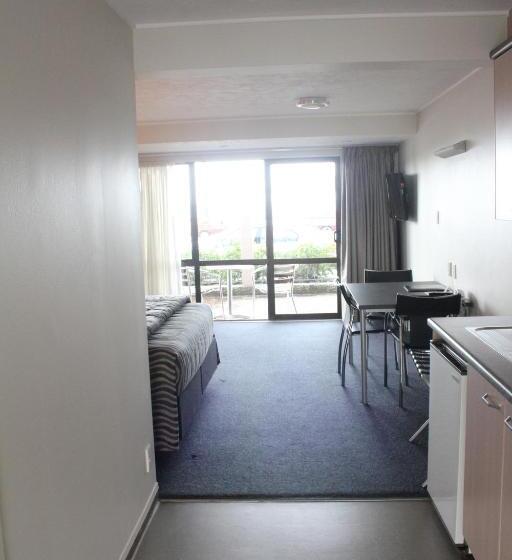 モーテル Edgewater Motor Lodge