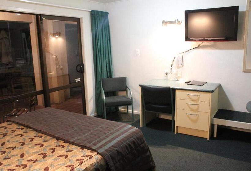 モーテル Edgewater Motor Lodge