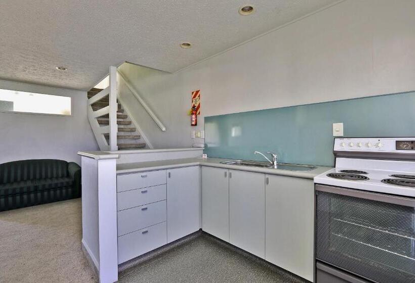 モーテル Edgewater Motor Lodge