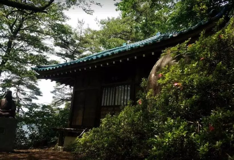 Nozaru Onsen Hostel