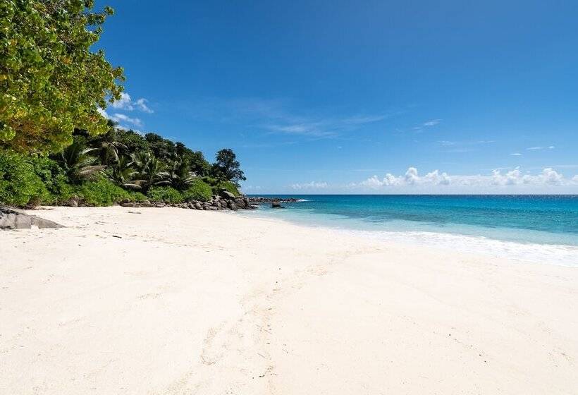 پانسیون Carana Hilltop Villa