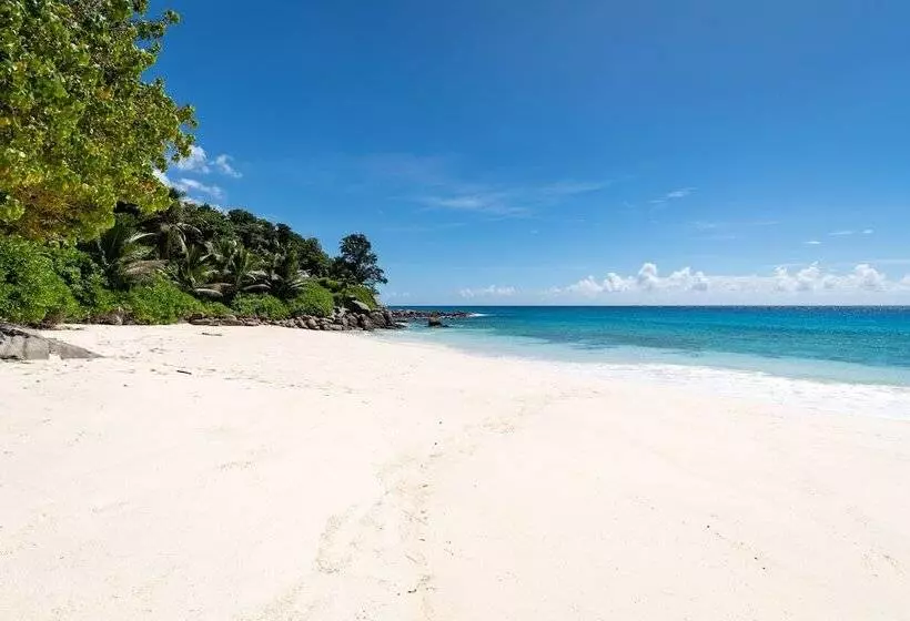 پانسیون Carana Hilltop Villa