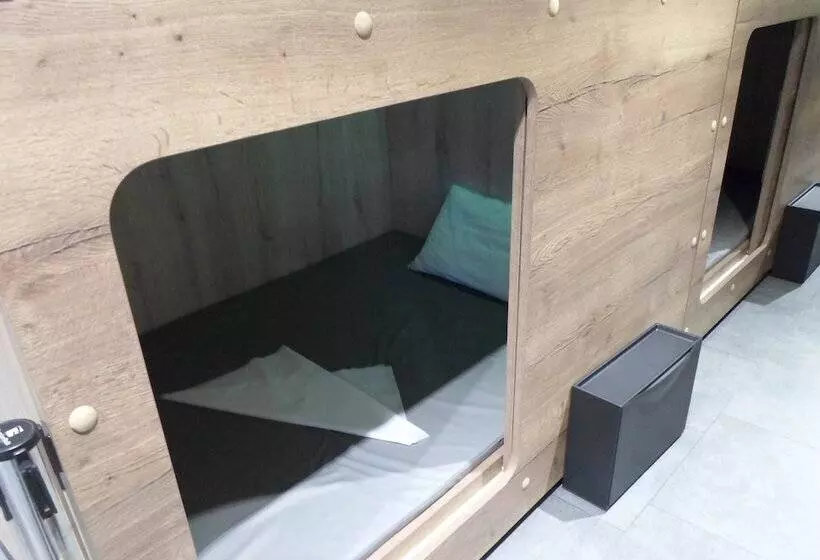 Retkeilymaja Capsule Hotel Pulkovo