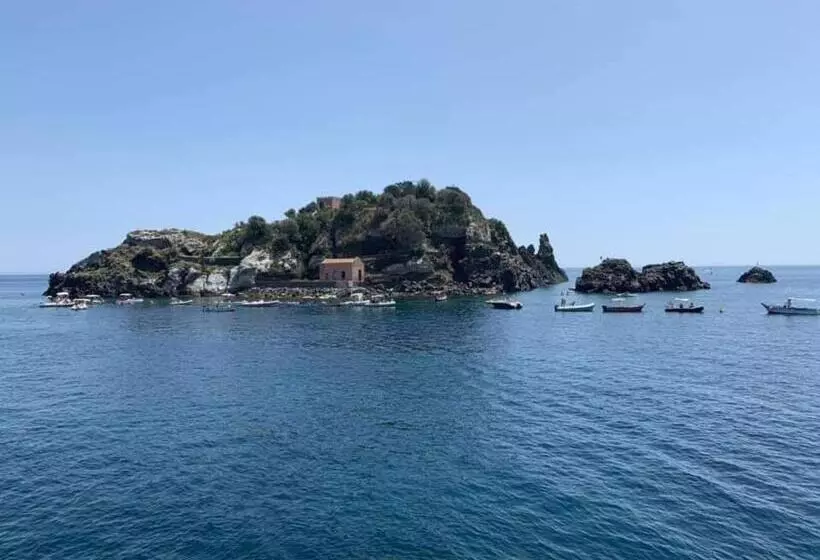 Majatalo Cesare S Guests Acitrezza