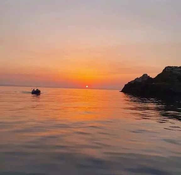 Majatalo Cesare S Guests Acitrezza