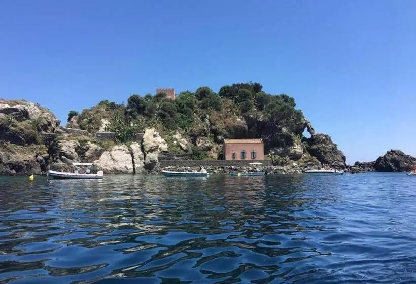 Majatalo Cesare S Guests Acitrezza