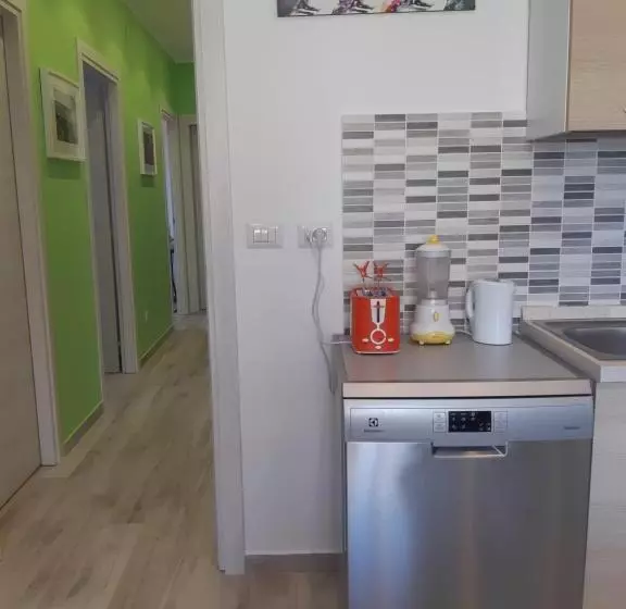 Majatalo Cesare S Guests Acitrezza