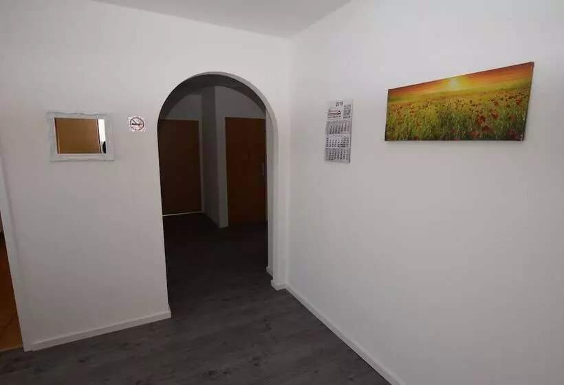 Retkeilymaja Messezimmer Ab Apartments