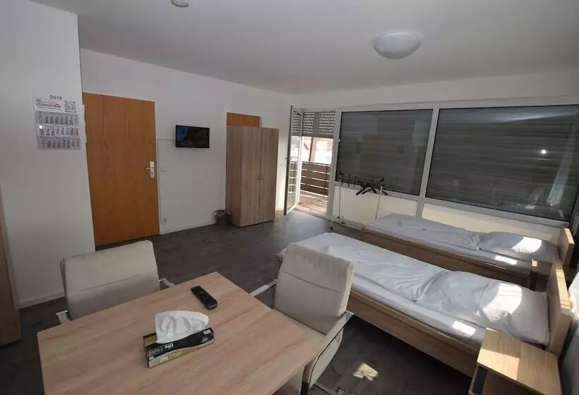 Retkeilymaja Messezimmer Ab Apartments