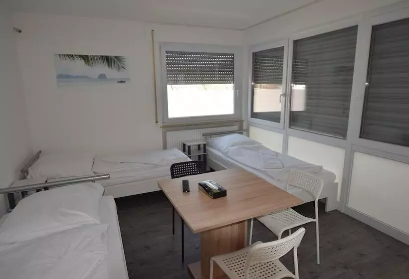 Retkeilymaja Messezimmer Ab Apartments