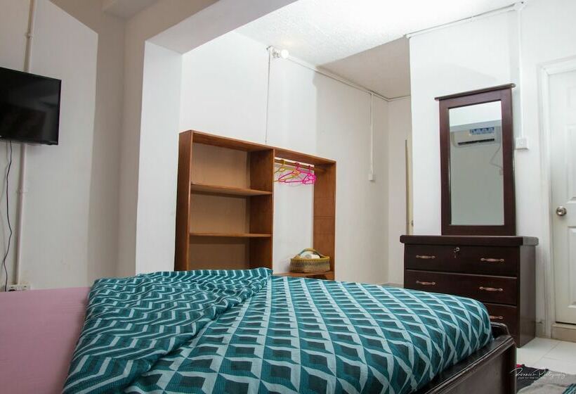 تختخواب و صبحانه Eastwest Hospitality