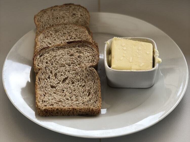 تختخواب و صبحانه Eastwest Hospitality