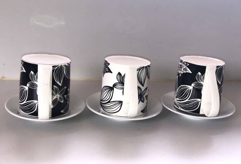 تختخواب و صبحانه Eastwest Hospitality