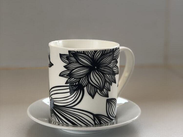 تختخواب و صبحانه Eastwest Hospitality