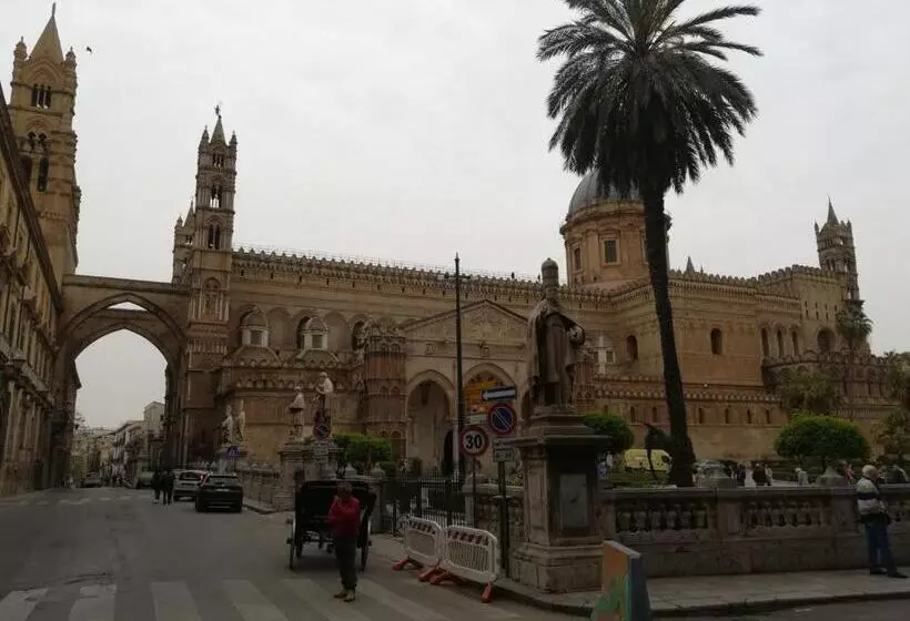 تختخواب و صبحانه Jennys Place