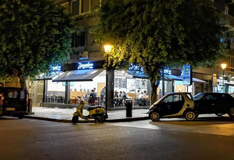 تختخواب و صبحانه Liberty Palace