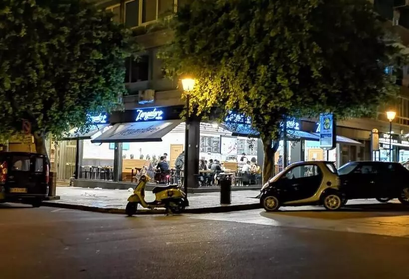 تختخواب و صبحانه Liberty Palace