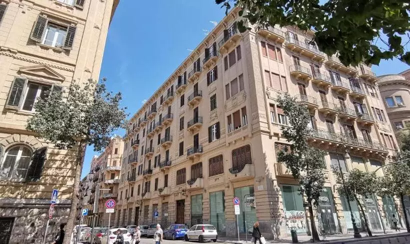 تختخواب و صبحانه Liberty Palace