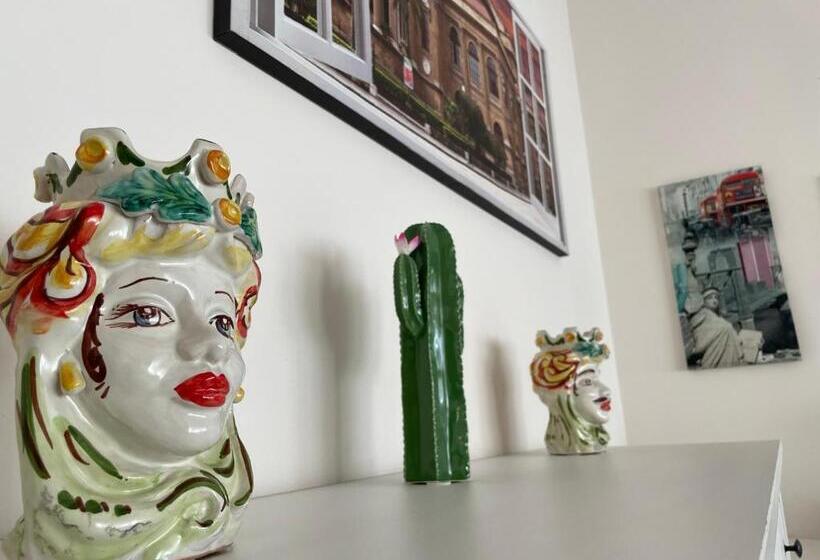 تختخواب و صبحانه Liberty Palace