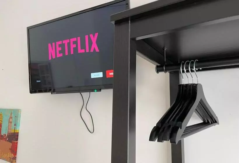 تختخواب و صبحانه Liberty Palace