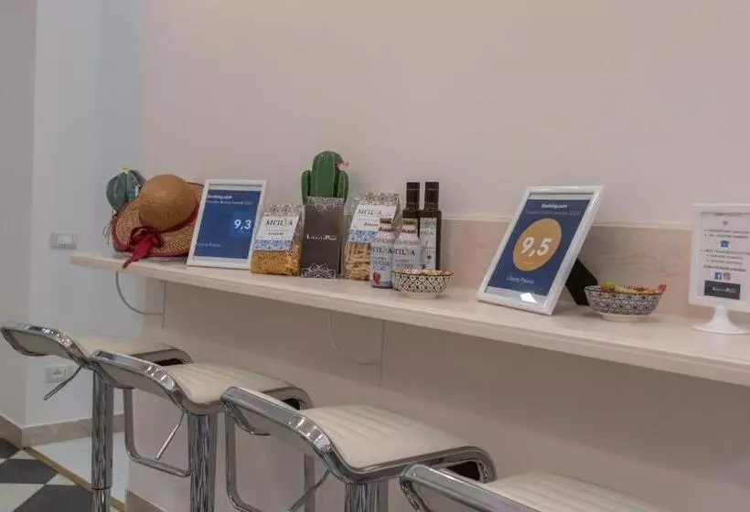 تختخواب و صبحانه Liberty Palace