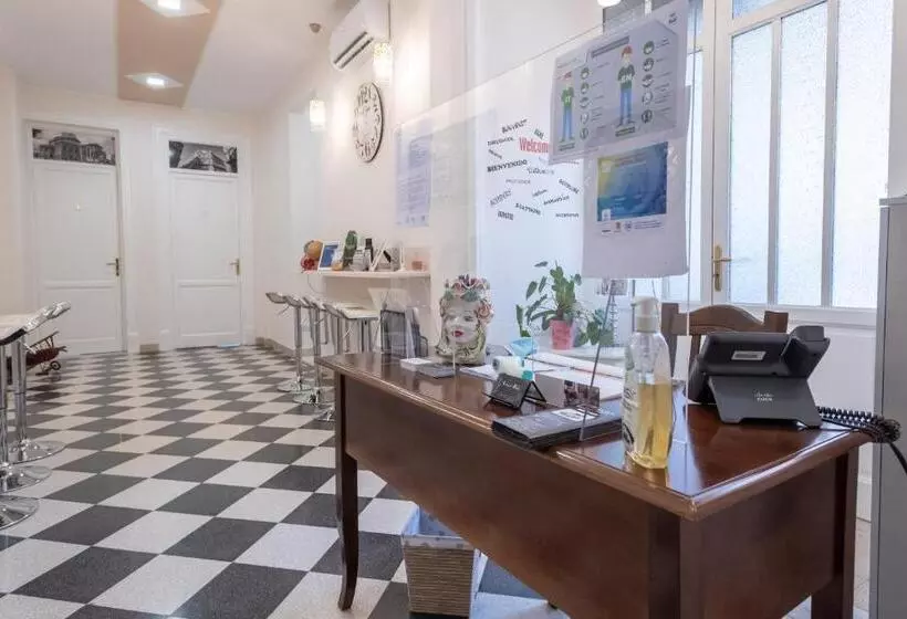 تختخواب و صبحانه Liberty Palace