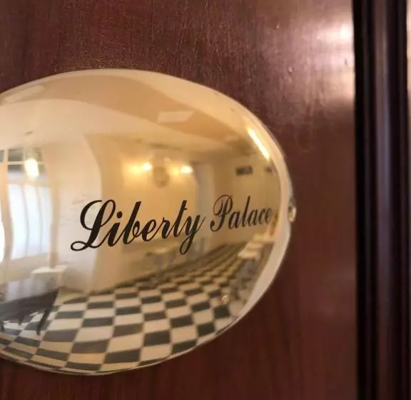 تختخواب و صبحانه Liberty Palace