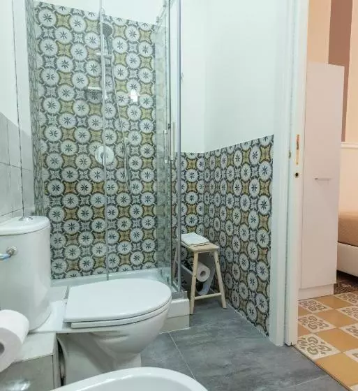 تختخواب و صبحانه Liberty Palace