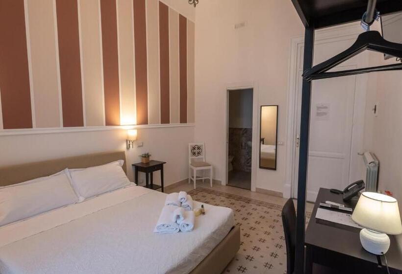 تختخواب و صبحانه Liberty Palace