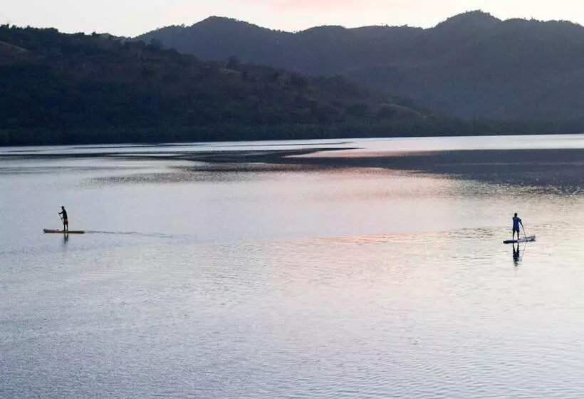 Borac Bay Bungalows Hotel And Resort