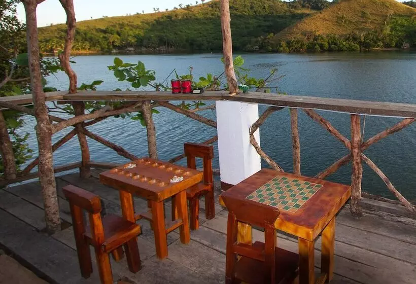 Borac Bay Bungalows Hotel And Resort