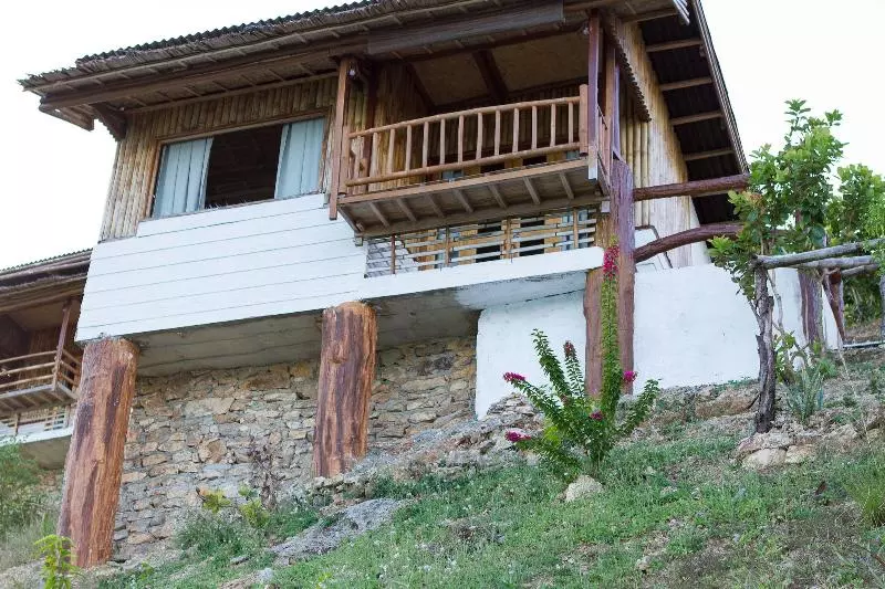 Borac Bay Bungalows Hotel And Resort