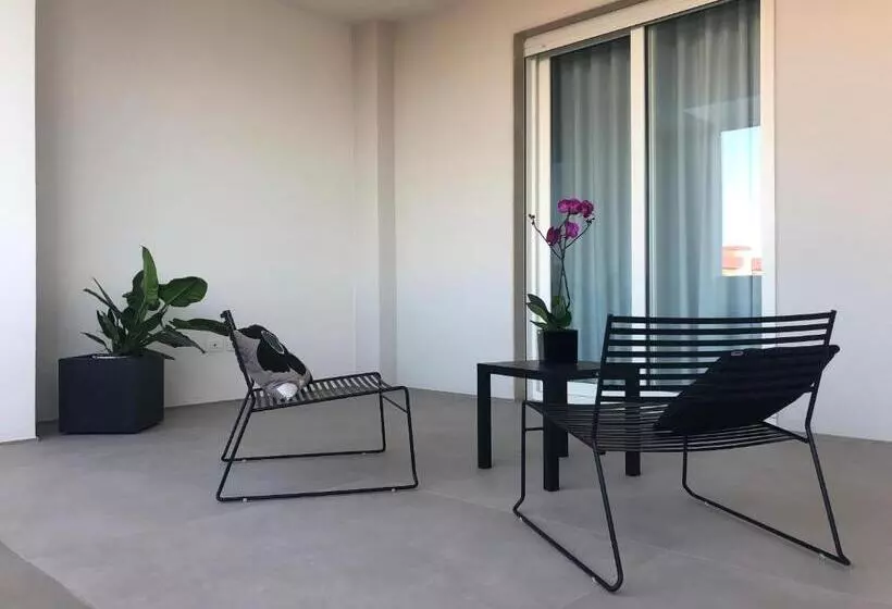 تختخواب و صبحانه Golden Suites 50