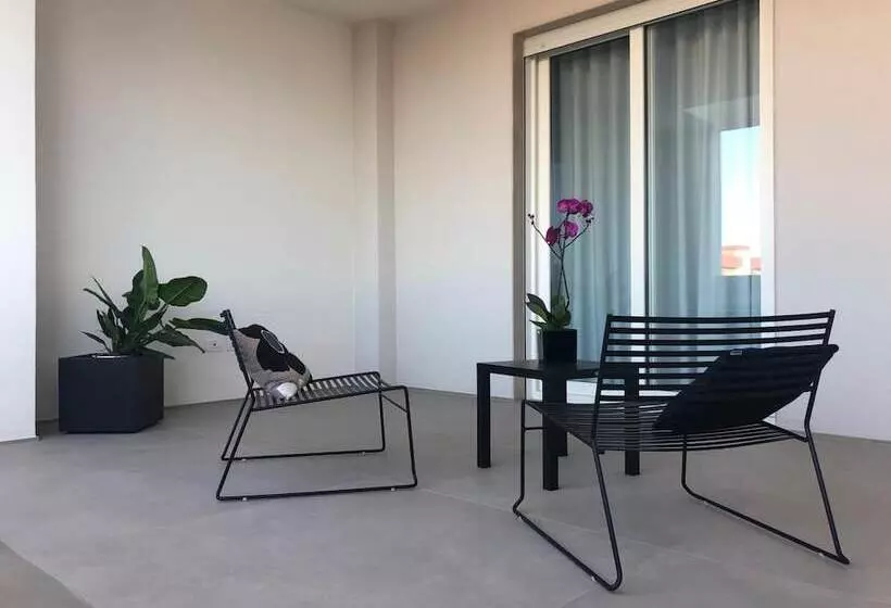 تختخواب و صبحانه Golden Suites 50