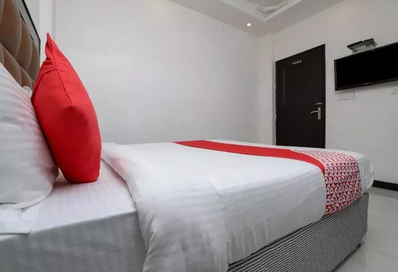 هتل O Delhi Empire