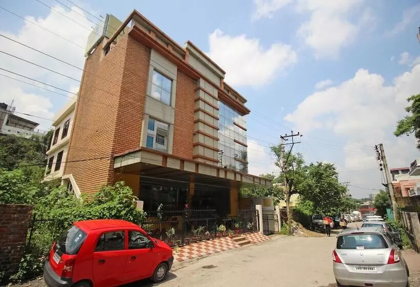 Hotelli Kailash Plaza