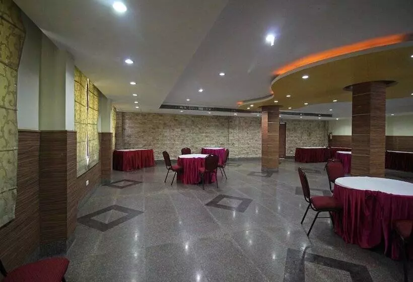 Hotelli Kailash Plaza