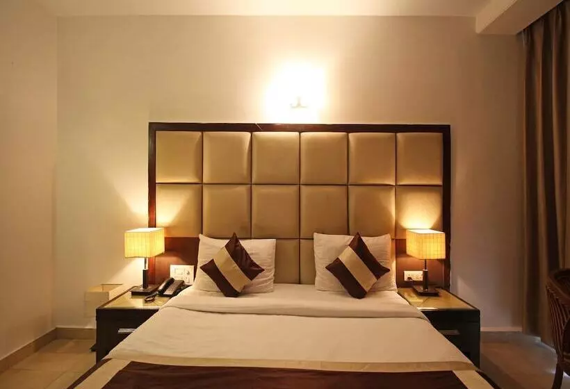 Hotelli Kailash Plaza