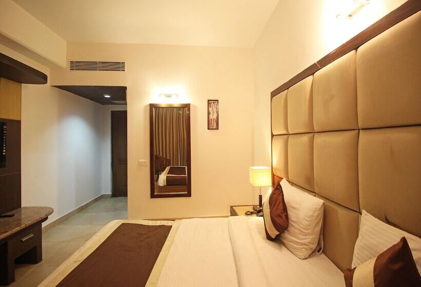 هتل Kailash Plaza