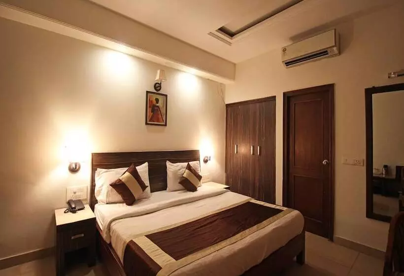 Hotelli Kailash Plaza